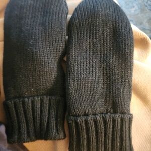 NWOT Brookstone Black Wool Knit Flask Mittens